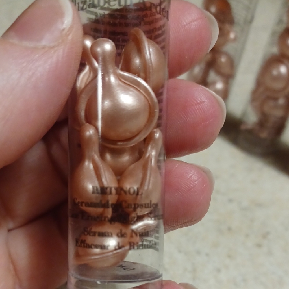 Elizabeth Arden Retinol Ceramide Capsules - Set Of 4 - Picture 3 of 4